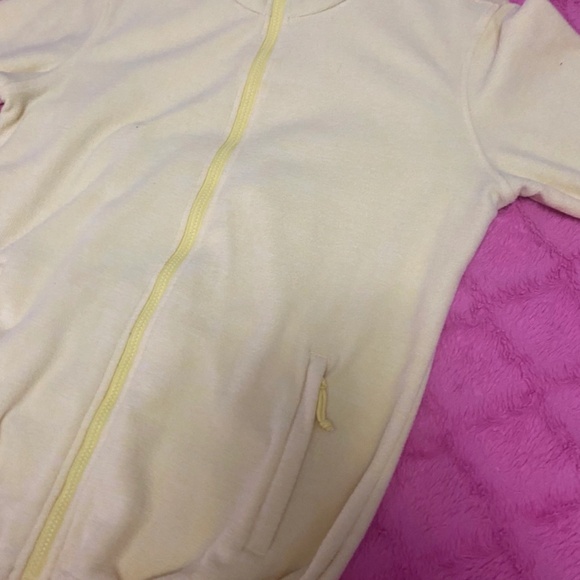 Yellow sweater - Picture 3 of 4